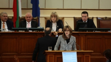 Екатерина Захариева бе избрана от Народното събрание за министър на правосъдието