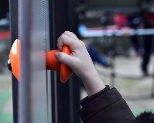 Спасиха дете, заклещило ръката си във вендинг машина в Кюстендил