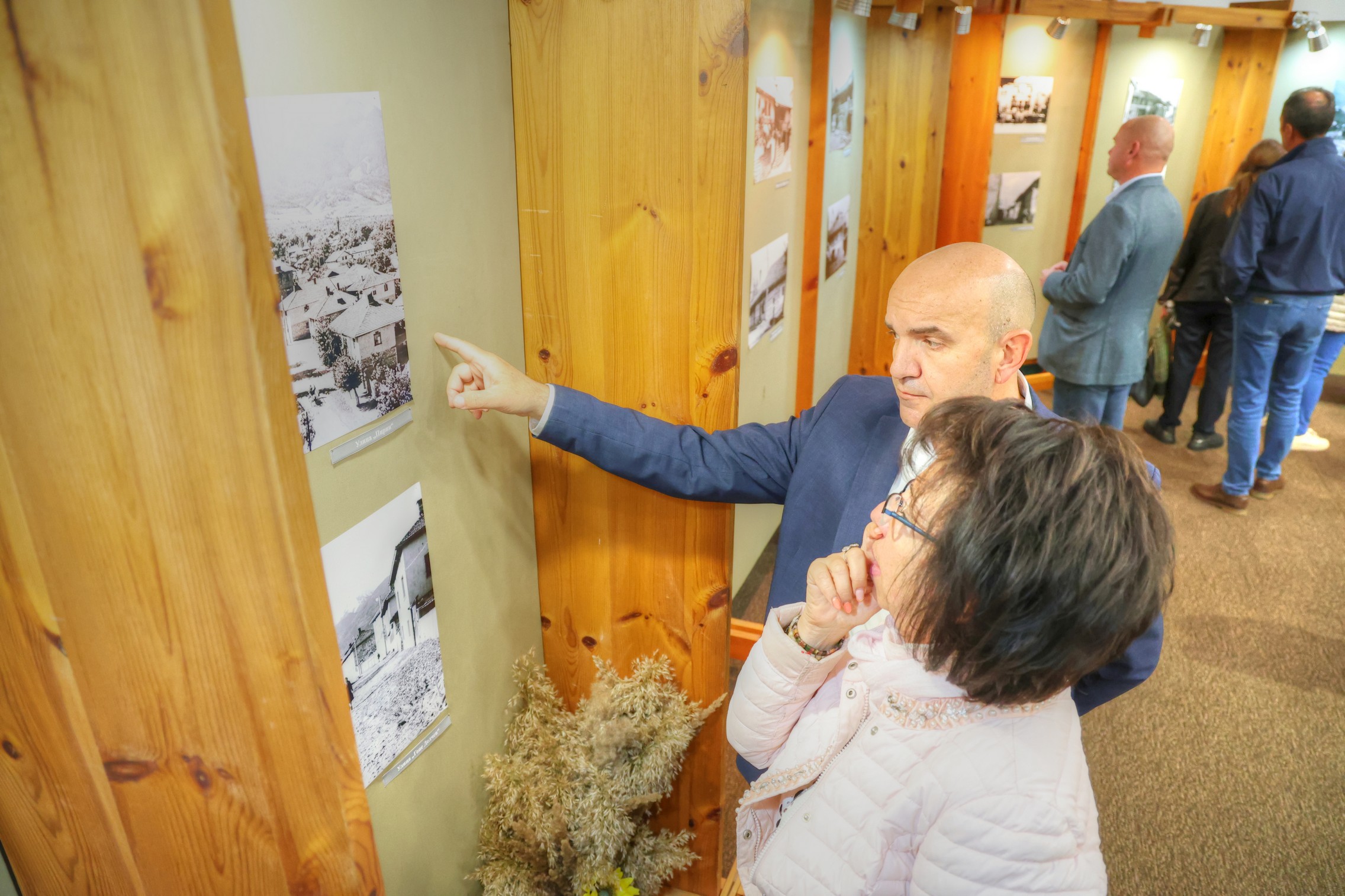 Фотоизложбата По калдъръмените улици на времето откри празничната програма на Банско