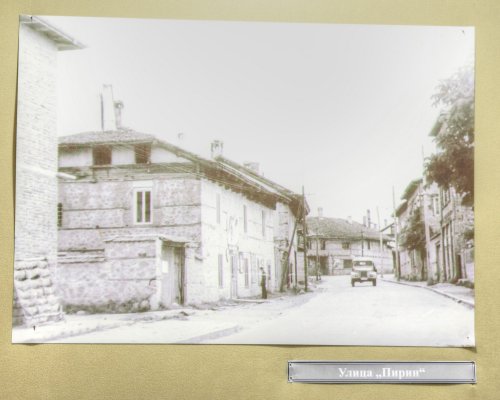Фотоизложбата  По калдъръмените улици на времето  откри празничната програма на Банско