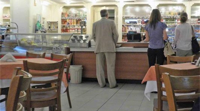 Цените за депутатите в стола: Хапват супа топчета за 1,46 лв. и банички за 43 ст. Цените за депутатите в стола: Хапват супа топчета за 1,46 лв. и банички за 43 ст.