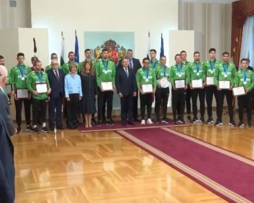 Президентът награди състезателите на националния отбор по волейбол