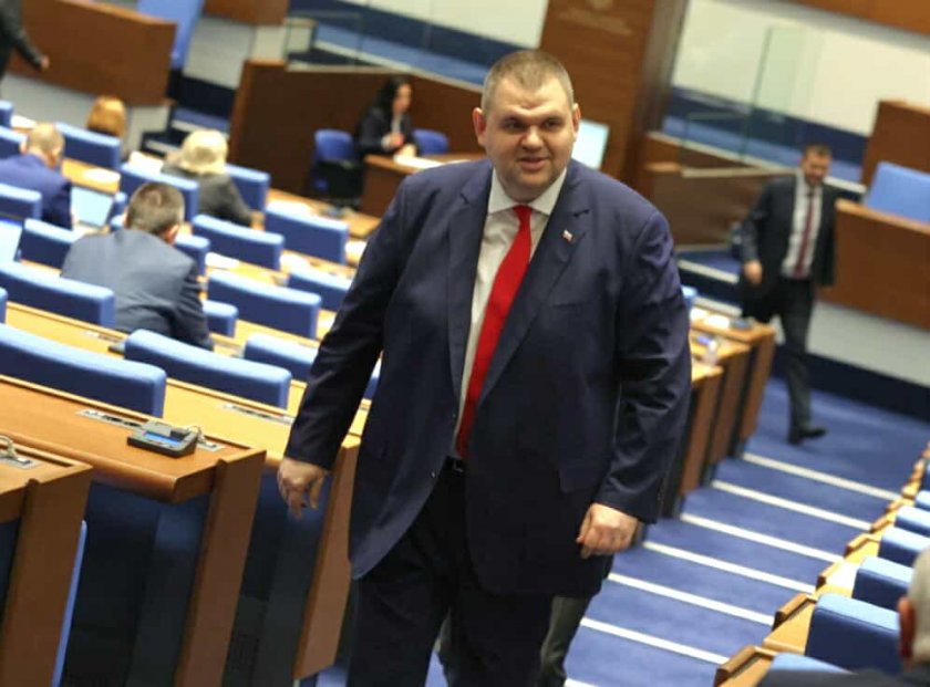 Пеевски: Радев прекали, това не е игра, това е държава Пеевски: Радев прекали, това не е игра, това е държава