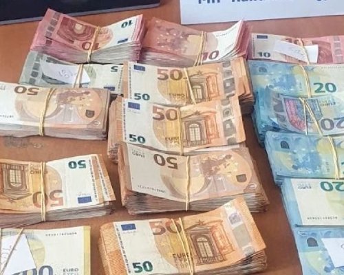 Недекларирана валута за близо над 100 хил. евро задържаха на Капитан Андреево