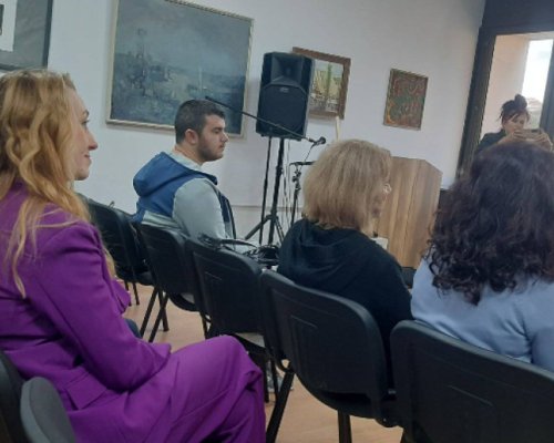 Писателка вдъхнови читатели в Благоевград с моноспектакъл за доброто и любовта