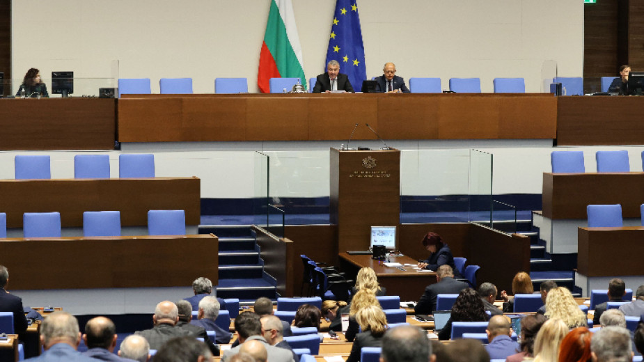 Парламентът отне правомощието на президента да назначава шефа на ДАНС , вече ще се избира от Народното събрание