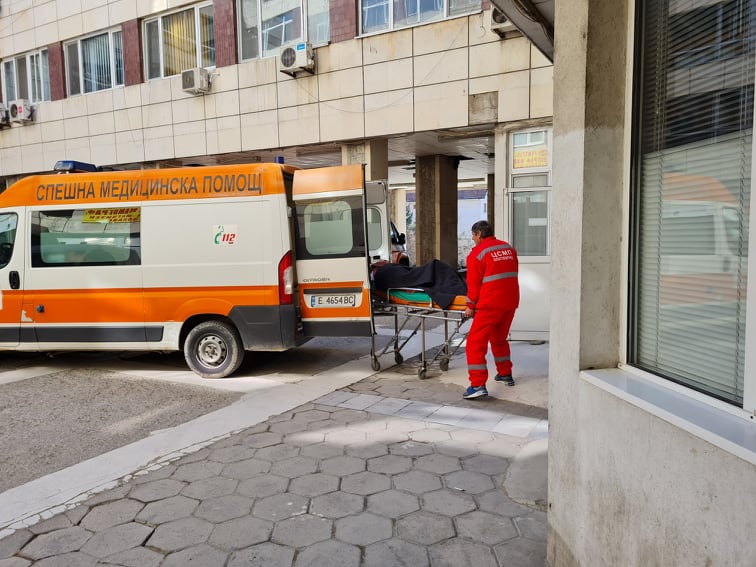 Работник в Сандански пострада тежко при работа с дървообработваща машина