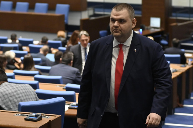 Делян Пеевски: Има ли натиск върху БНТ от президента? Делян Пеевски: Има ли натиск върху БНТ от президента?