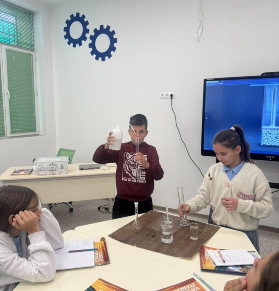 Училището в с. Абланица с напълно завършен и работещ STEM център Училището в с. Абланица с напълно завършен и работещ STEM център
