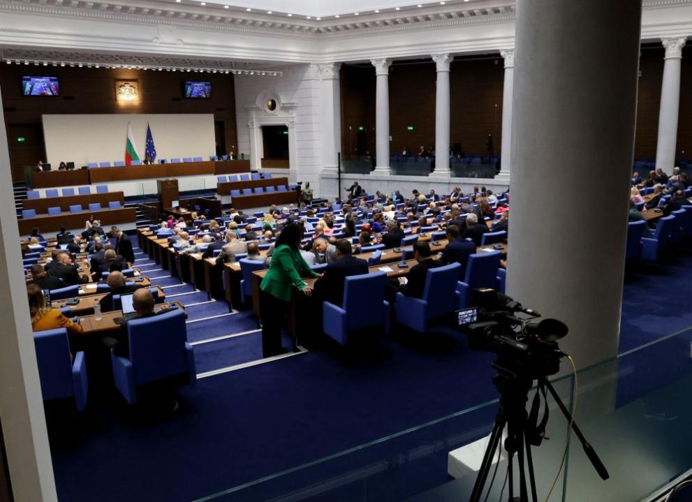 Депутатите решиха: НСО няма да вози администрацията на президента Депутатите решиха: НСО няма да вози администрацията на президента
