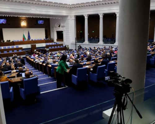 Депутатите решиха: НСО няма да вози администрацията на президента