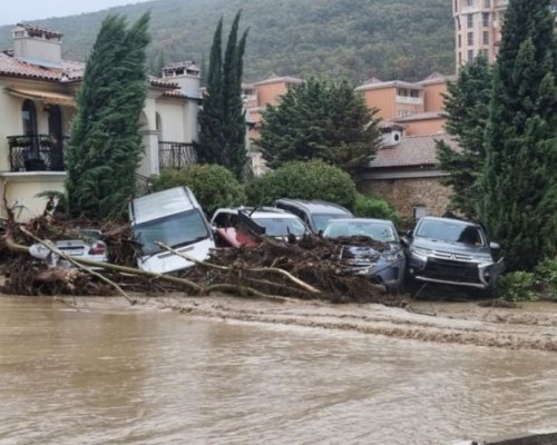 Водата отнесе багерист пред очите на спасители и журналисти
