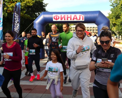 Над 100 любители на активния начин на живот се включиха в  Голямото градско бягане  в Благоевград