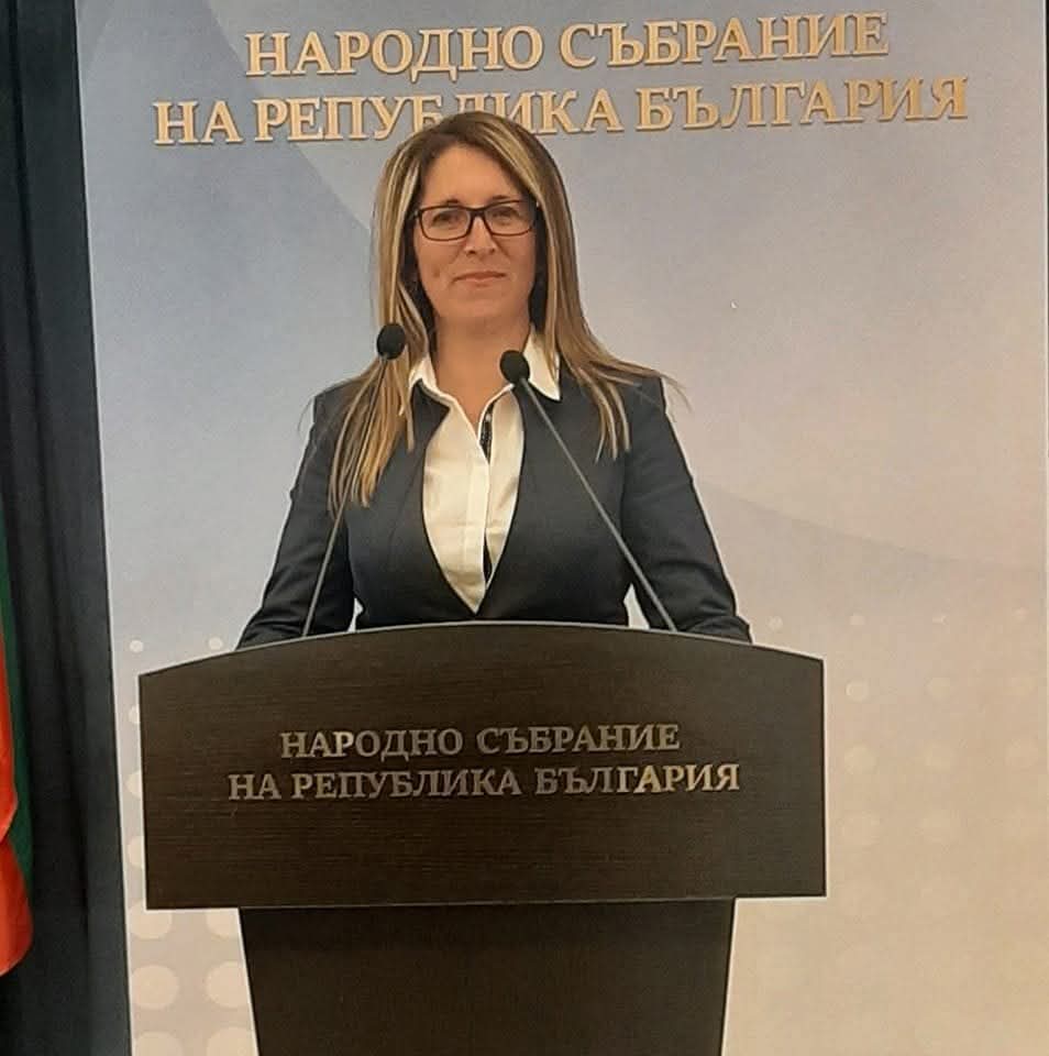 Фатима Йълдъз, поздрави учителите по повод 5 октомври Фатима Йълдъз, поздрави учителите по повод 5 октомври