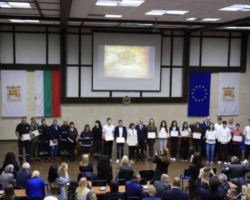 Грамоти и плакети за героите от борбата с пожарите и изявени млади таланти в Благоевград