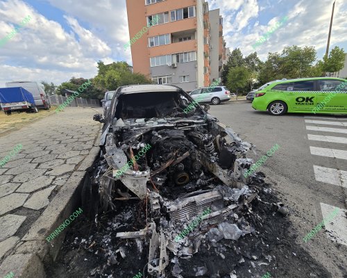 Изгоря  Ауди  в Перник, засегнати са още две коли, разследват причините