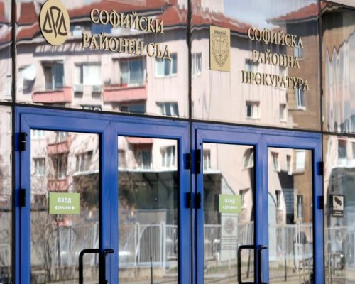 Дадоха на съд учителя, обвинен за сексуални отношения със седмокласничка