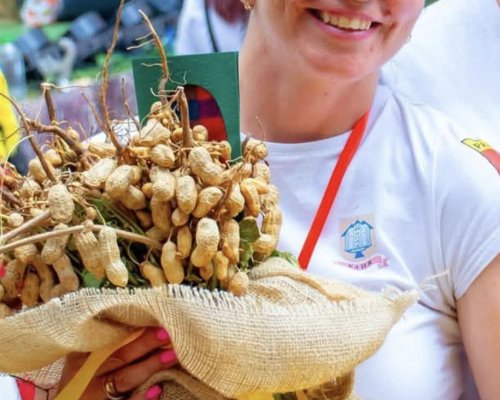 Мария Попова председател на читалище  Просвета-1908  в с. Баня празнува рожден ден!