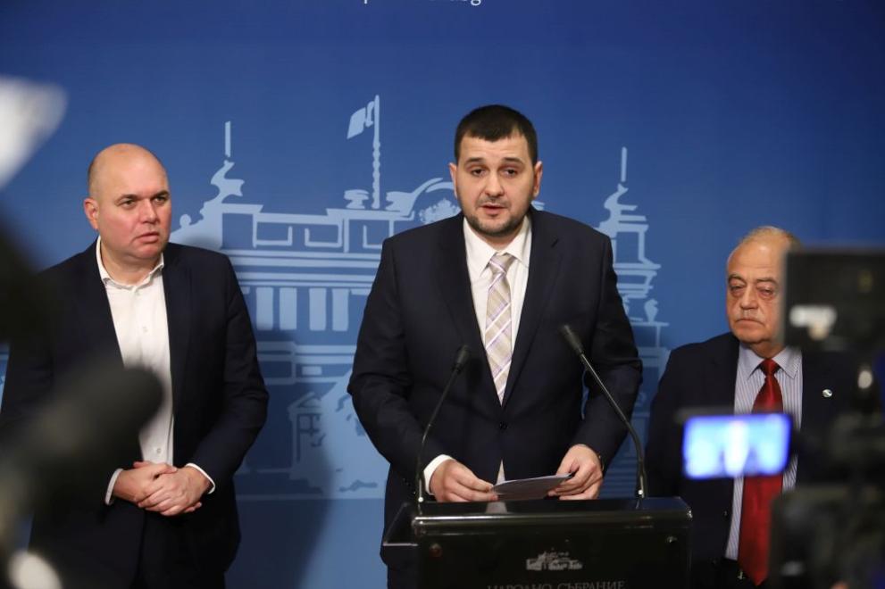От ДБ предлагат да отпаднат почивните понеделници у нас От ДБ предлагат да отпаднат почивните понеделници у нас