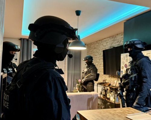 ГДБОП неутрализира престъпна група за трафик на мигранти през България