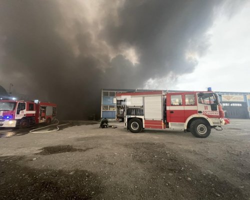 Горя цех за мебели в Сандански