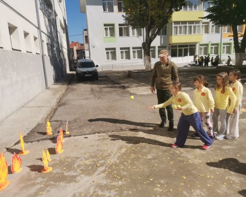 Горски педагози от ЮЗДП и ученици от Гоце Делчев размениха знания за гората и нейните обитатели