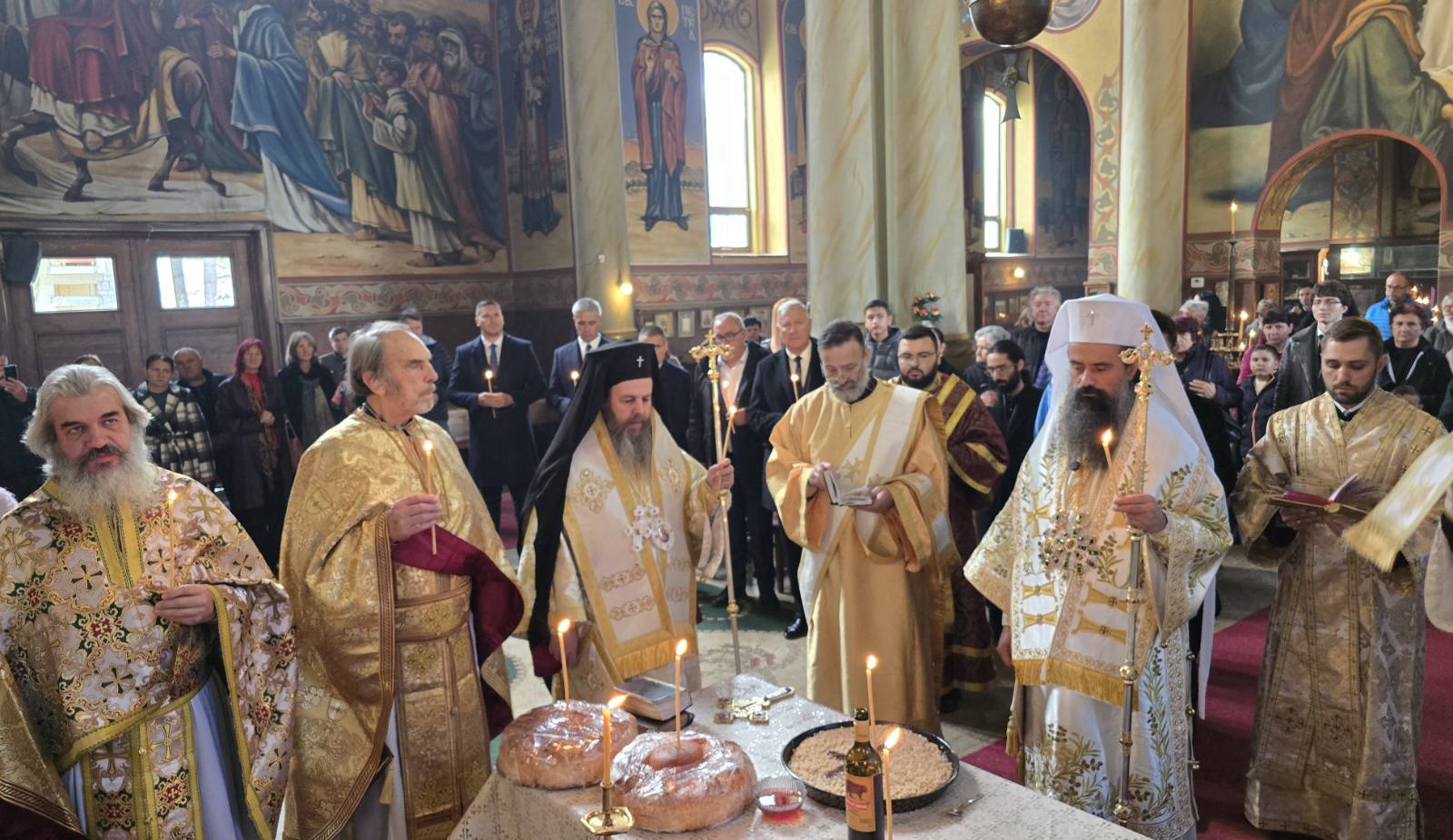 Патриарх Даниил отслужи тържествена Света Литургия за 113 години свобода на Разлог Патриарх Даниил отслужи тържествена Света Литургия за 113 години свобода на Разлог