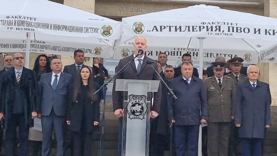 Премиерът Желязков заяви, че повишаването на заплатите на военните ще продължи