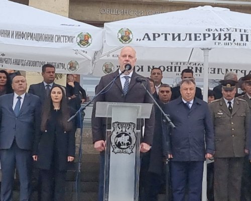 Премиерът Желязков заяви, че повишаването на заплатите на военните ще продължи
