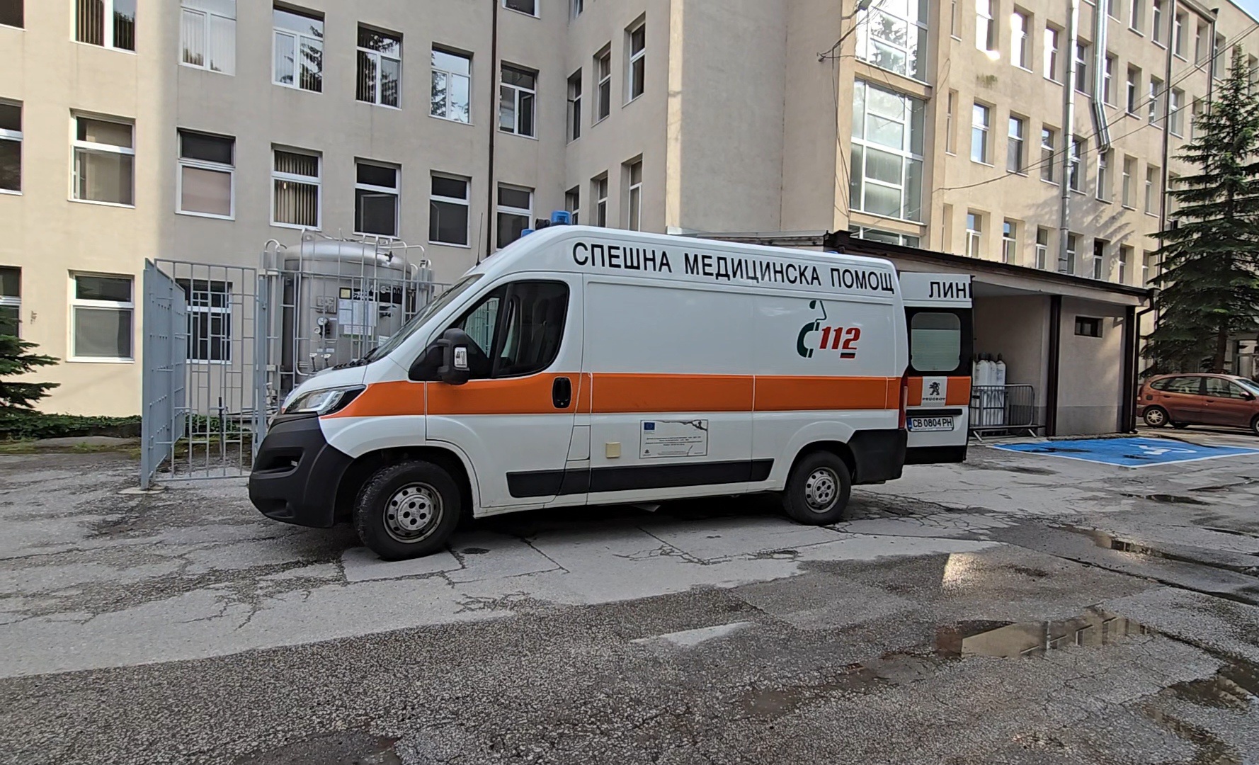 Скандал и бой в Спешното в Разлог: Tри жени нападнаха медици по време на преглед Скандал и бой в Спешното в Разлог: Tри жени нападнаха медици по време на преглед