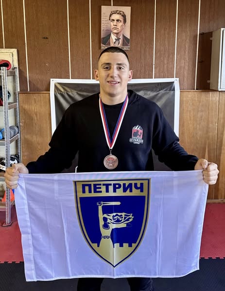 Гордост: Петричкият боец Стоян Петров с нов европейски медал за България Гордост: Петричкият боец Стоян Петров с нов европейски медал за България