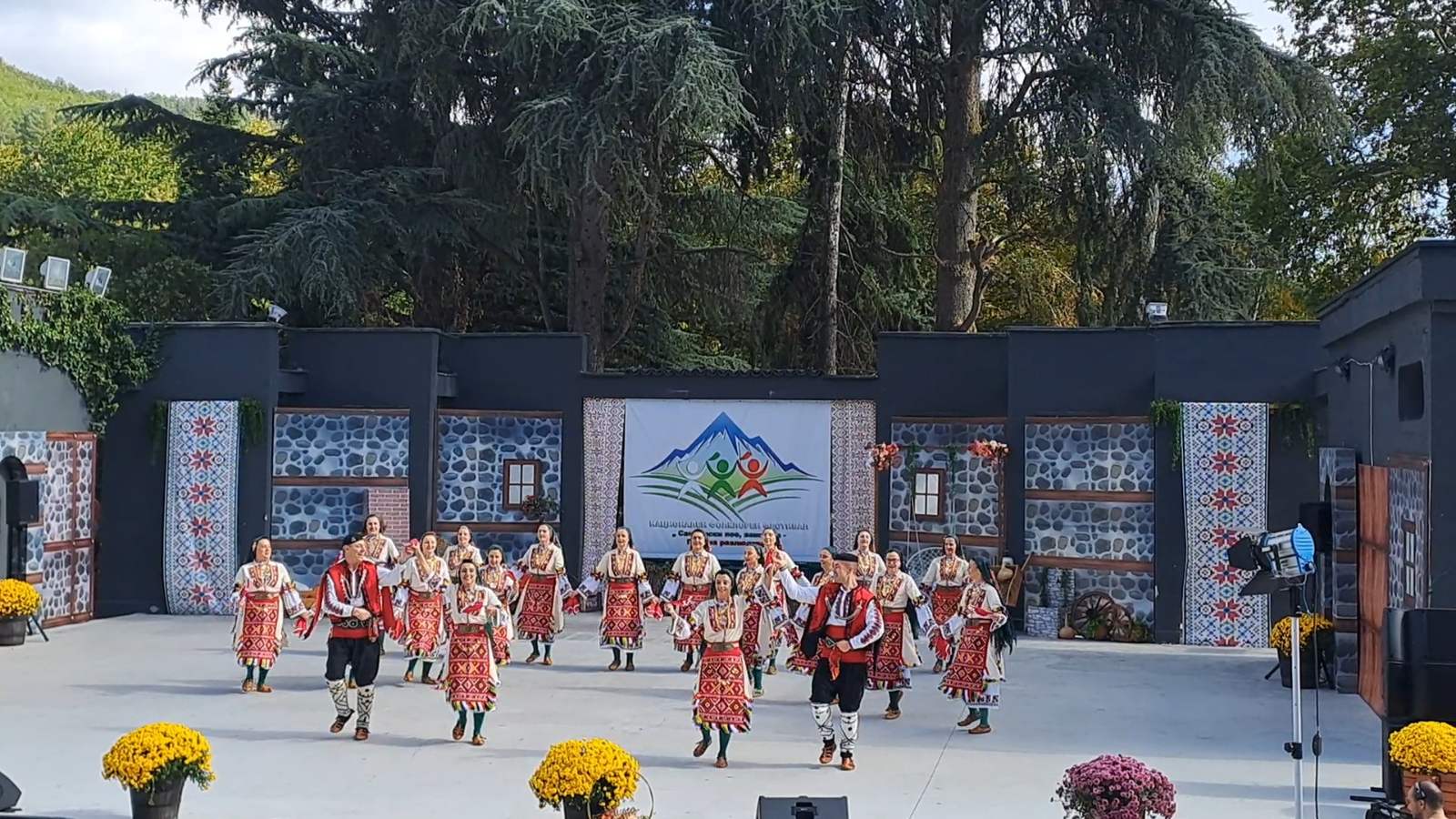 Бански фукли  отново покориха сцената, овации и награда в Сандански