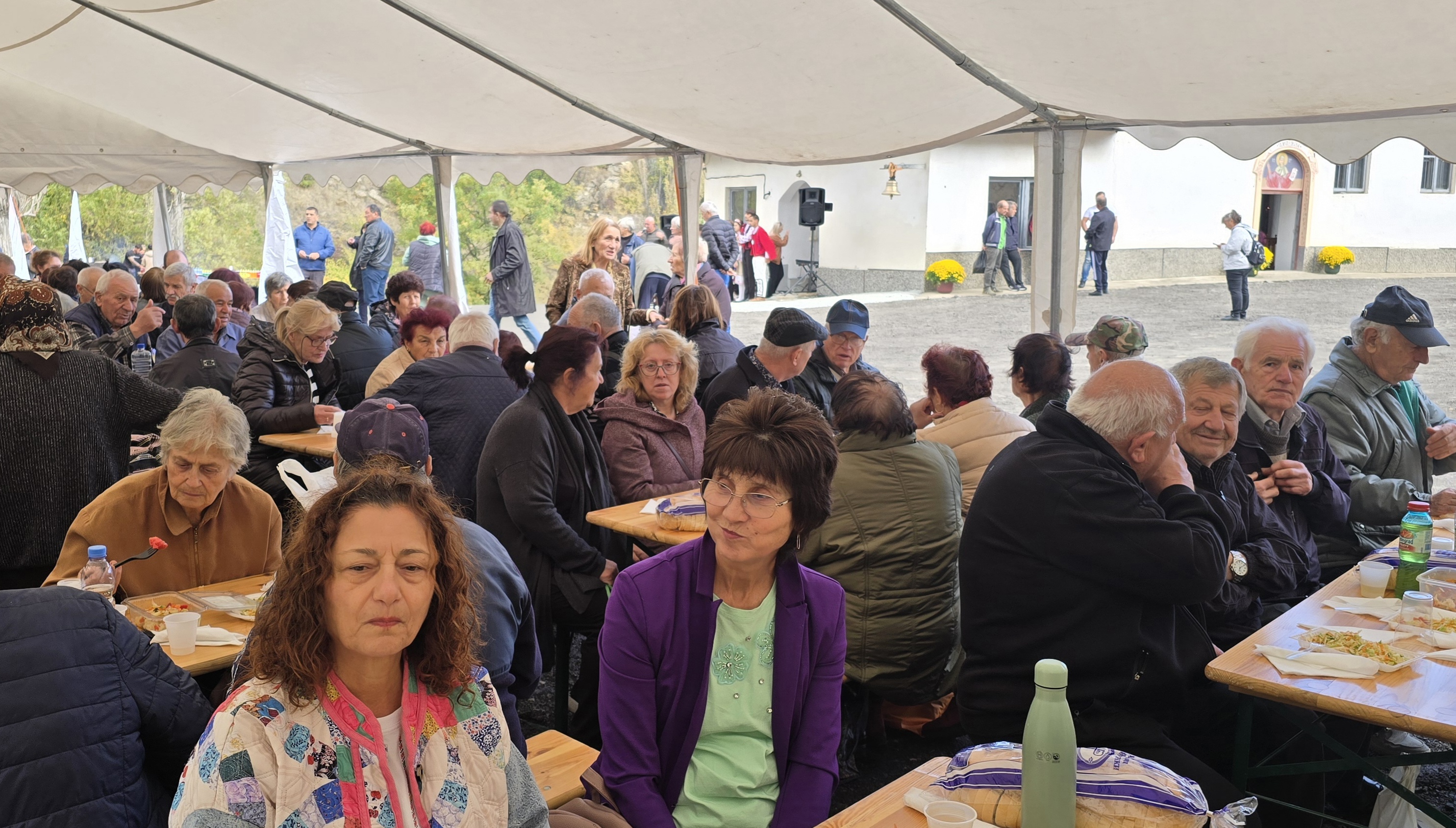 Стотици миряни почетоха 100-годишнината на църквата Света Петка в Българчево на празника на светицата