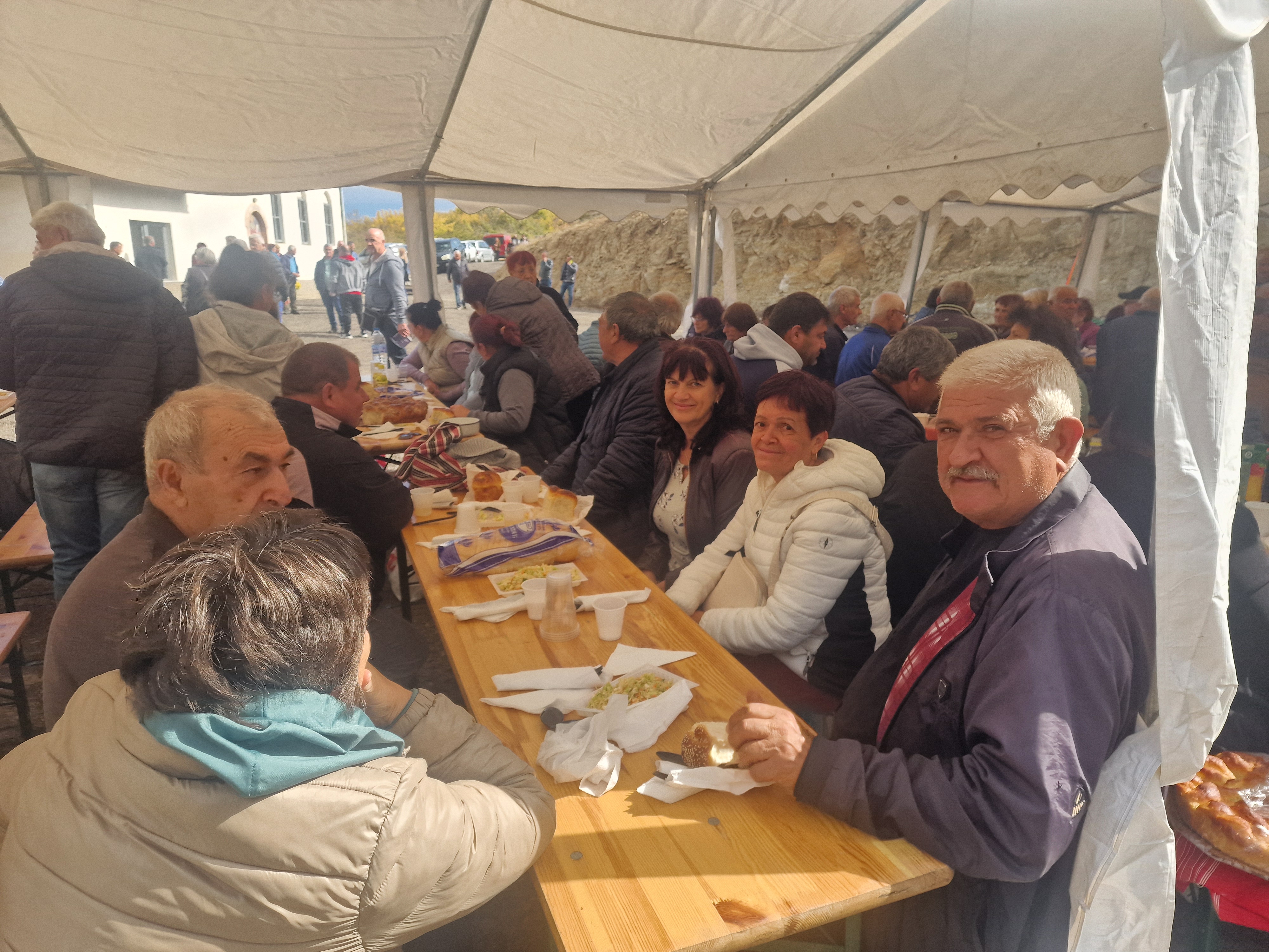 Стотици миряни почетоха 100-годишнината на църквата Света Петка в Българчево на празника на светицата