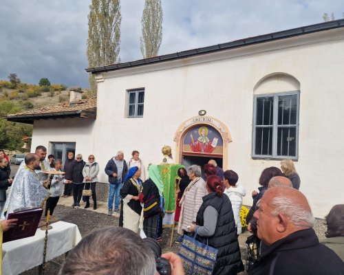 Стотици миряни почетоха 100-годишнината на църквата  Света Петка  в Българчево на празника на светицата