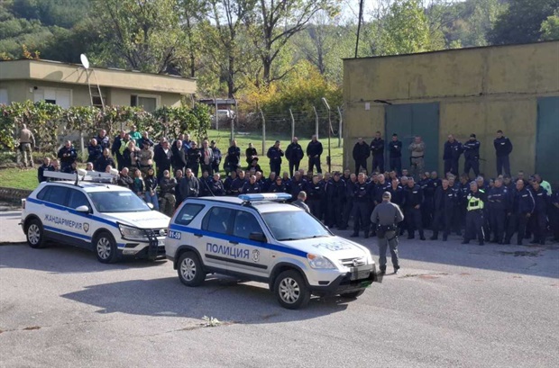 Жандармерията обучава целия полицейски състав на ОДМВР-Благоевград по техники за задържане и спиране на МПС Жандармерията обучава целия полицейски състав на ОДМВР-Благоевград по техники за задържане и спиране на МПС