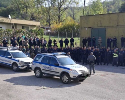 Жандармерията обучава целия полицейски състав на ОДМВР-Благоевград по техники за задържане и спиране на МПС
