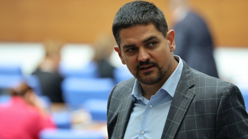 Радостин Василев: Управляващото мнозинство се е изпокрило Радостин Василев: Управляващото мнозинство се е изпокрило
