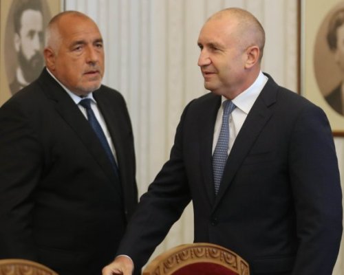 Радев: Борисов капитулира и предава властта на Пеевски