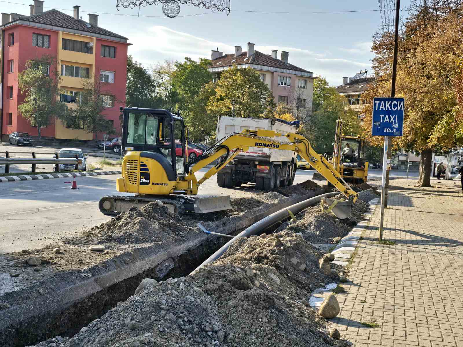 Ремонтни дейности затрудняват движението в центъра на Дупница