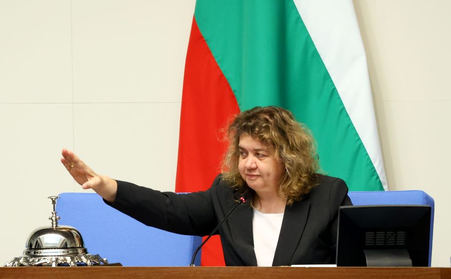 Кворум пак няма , Киселова отсече: Аз мога да издържа, вие-не