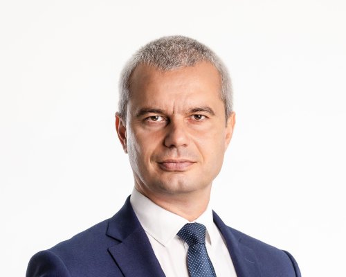 Костадинов: Току-що Пеевски пенсионира Борисов