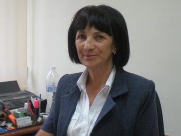 Снаха наряза с нож лицето на шефката на Бюрото по труда в Самоков, заля я с киселина и блажна боя