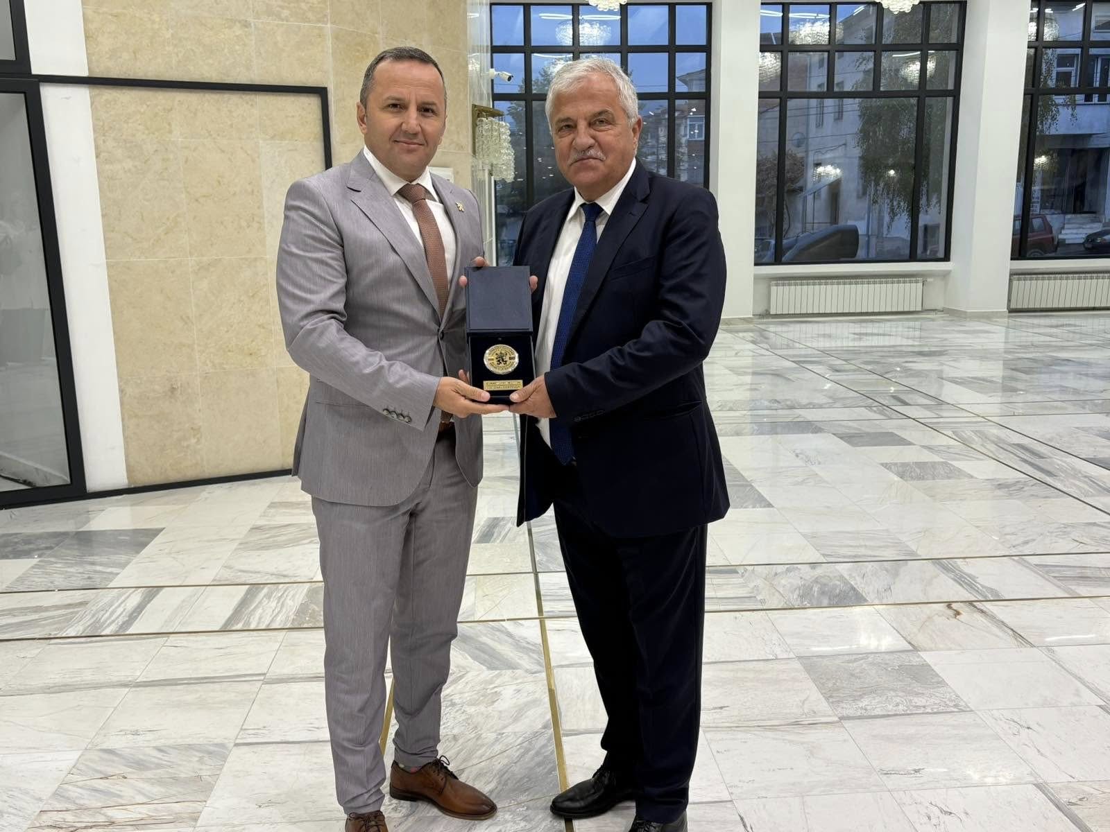 Ансамбъл Пирин представи в Дома на културата в Гоце Делчев концерт спектакъла Между девет планини