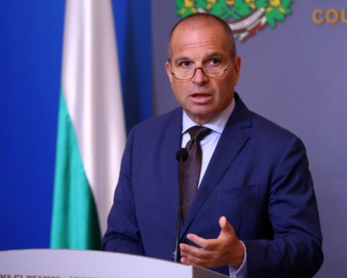 Министър Караджов разпореди пълна проверка на обучението на 18-годишния шофьор от катастрофата край Созопол, при която загинаха той и двама 17-годишни младежи