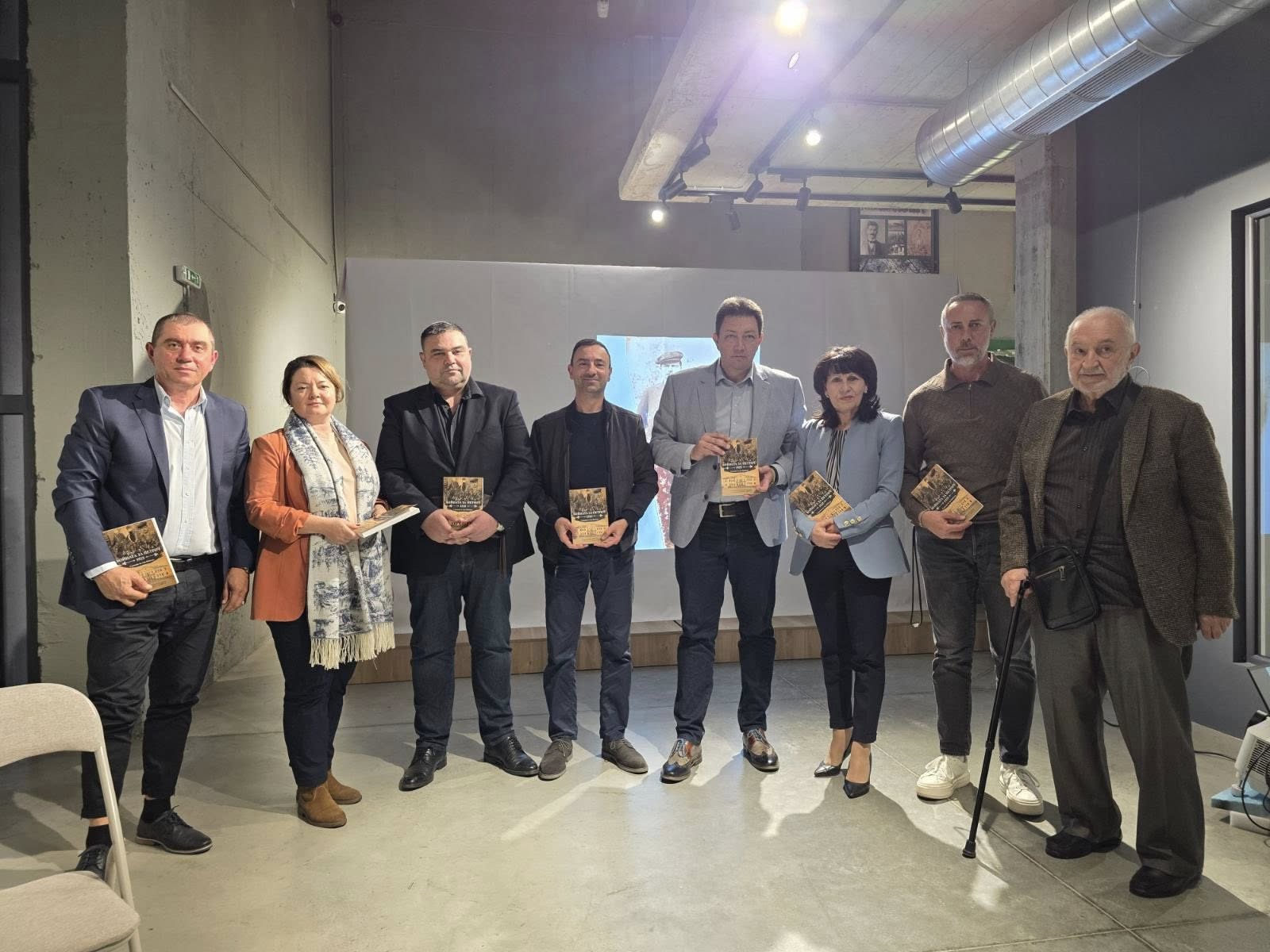 Представиха книгата Войната за Петрич по повод 100 години от Петричкия инцидент Представиха книгата Войната за Петрич по повод 100 години от Петричкия инцидент