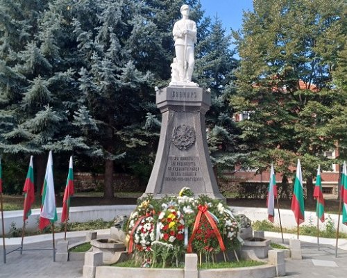 Поклон на признателност пред Железния полк в Кюстендил