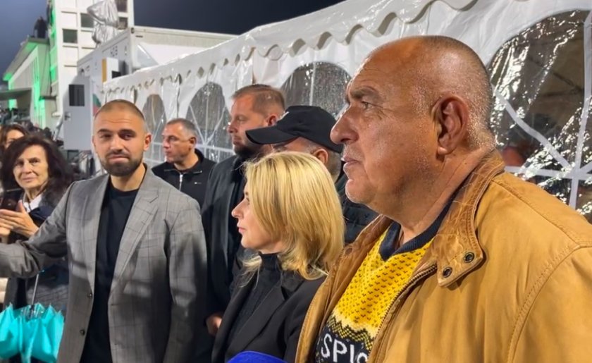 Борисов на стадиона в Габрово : Какво още искате, ето трева, лампи и писта Борисов на стадиона в Габрово : Какво още искате, ето трева, лампи и писта