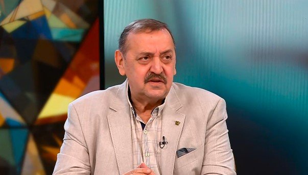 Кантарджиев: Проветрявайте, слагайте маски и се ваксинирайте Кантарджиев: Проветрявайте, слагайте маски и се ваксинирайте