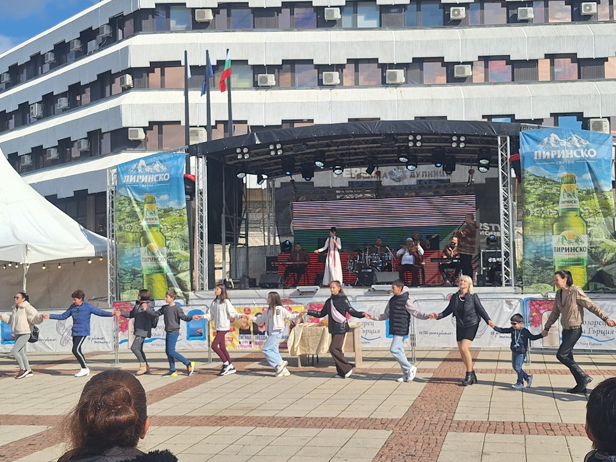 Петя Панева и Бендът на България озариха празника на Дупница Петя Панева и Бендът на България озариха празника на Дупница